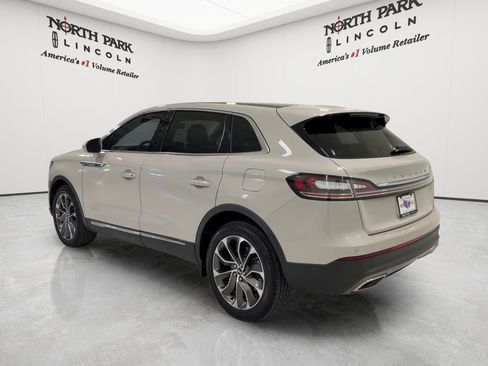 Used 2021 Lincoln Nautilus Reserve AWD/4WD image 3