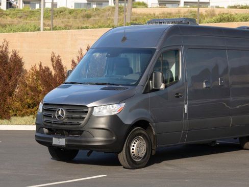 Used 2021 Mercedes-Benz Sprinter 4500 w/ Parking Package image 21