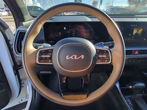 Used 2025 Kia Sorento SX Prestige w/ Olive Brown Leather Package image 18
