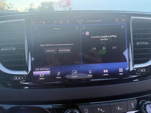 Used 2023 Chrysler Pacifica Touring-L image 17