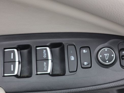 Used 2018 Honda Accord LX image 27