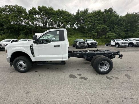 New 2025 Ford F350 XL w/ XL Chrome Package AWD/4WD image 2
