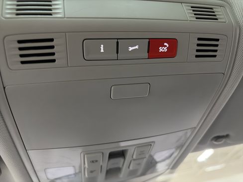 Certified 2025 Volkswagen Jetta SE image 22