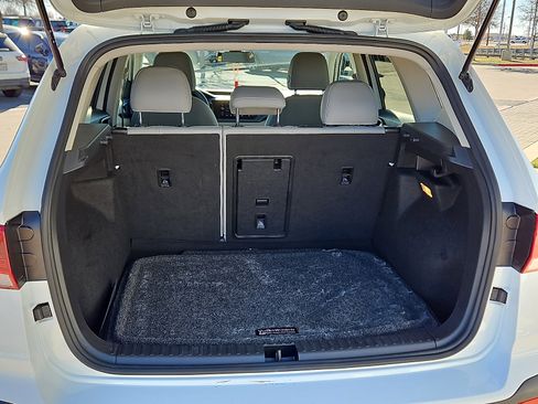 Certified 2022 Volkswagen Taos SE w/ IQ.Drive SE Package image 6