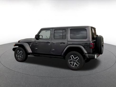 Used 2025 Jeep Wrangler Sahara image 8
