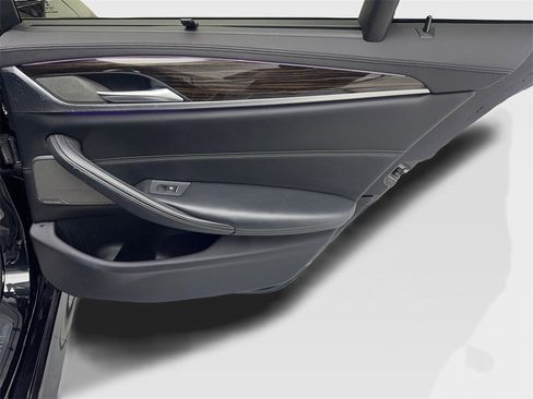 Used 2020 BMW M550i xDrive w/ Executive Package image 43