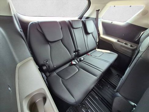 Used 2025 Kia Carnival EX FWD image 19
