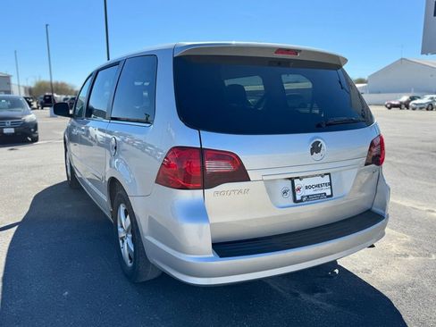 Used 2010 Volkswagen Routan SE FWD image 39