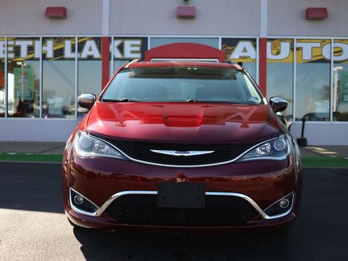 Used 2019 Chrysler Pacifica Limited FWD image 2