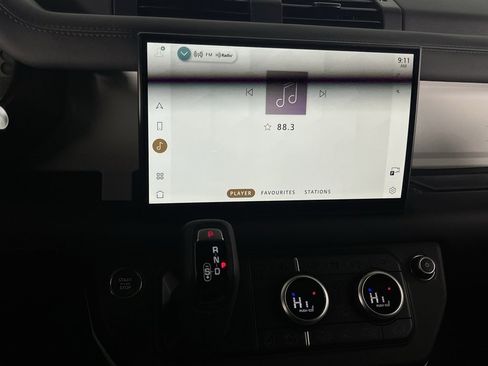 Used 2025 Land Rover Defender 110 S image 22