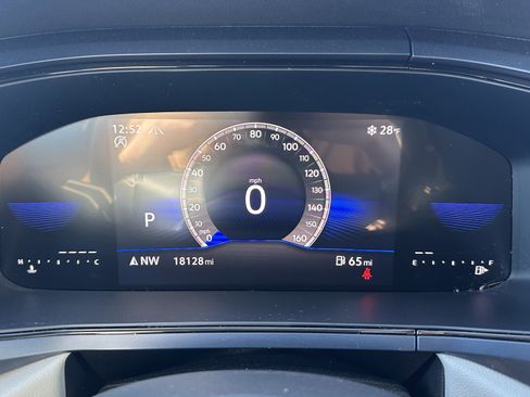 Used 2024 Volkswagen Taos SE w/ Panoramic Sunroof Package image 22