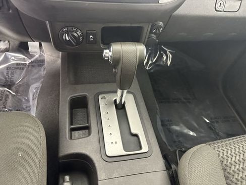 Used 2018 Nissan Frontier SV image 16