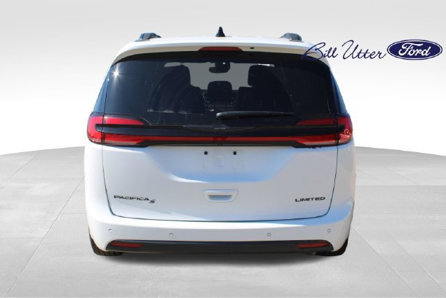 Used 2025 Chrysler Pacifica Limited FWD image 6
