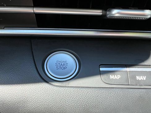 Used 2024 Hyundai Elantra Limited FWD image 37