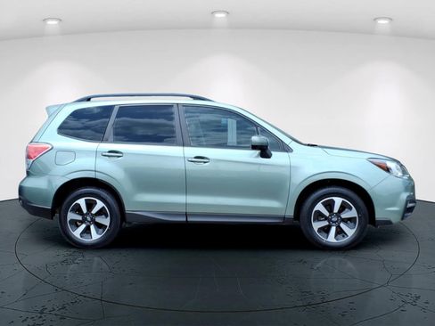 Used 2018 Subaru Forester 2.5i Premium w/ All-Weather Package AWD/4WD image 2