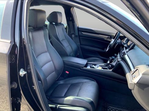 Used 2018 Honda Accord Sport image 9