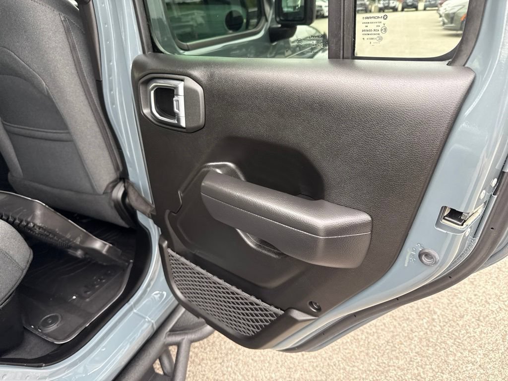 Certified 2025 Jeep Gladiator Sport AWD/4WD image 24