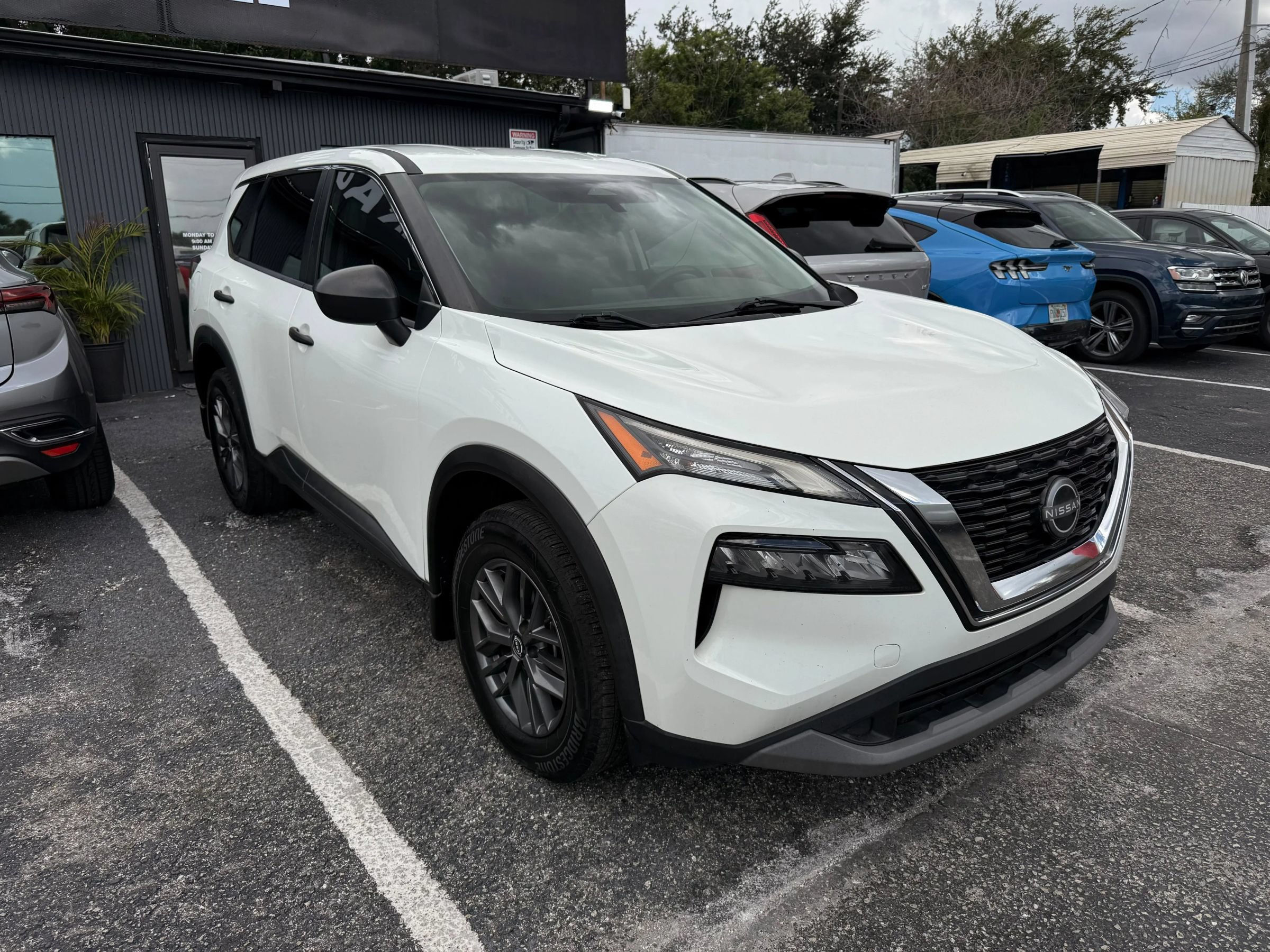 Used 2022 Nissan Rogue S FWD image 2