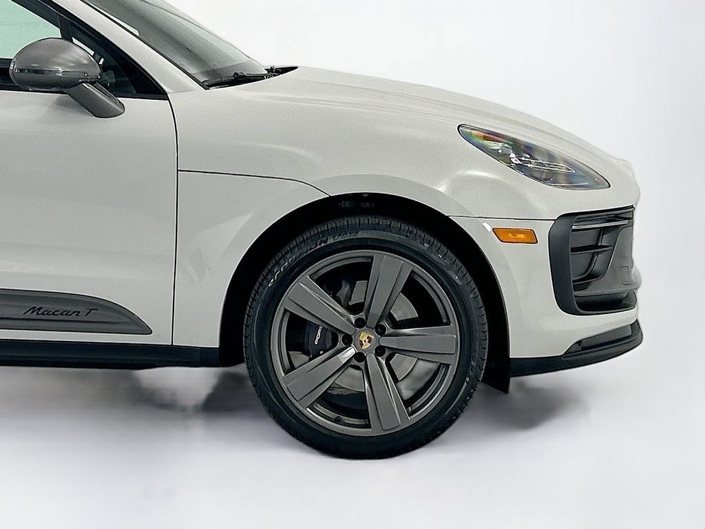 Certified 2025 Porsche Macan Turbo AWD/4WD image 11