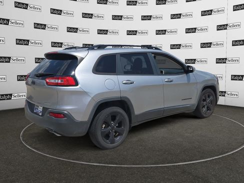 Used 2017 Jeep Cherokee High Altitude FWD image 6