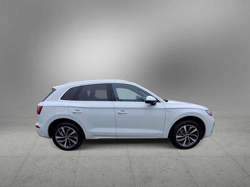 Used 2023 Audi Q5 2.0T Premium w/ Convenience Package image 9