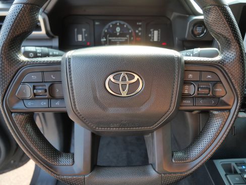 Certified 2024 Toyota Tacoma SR5 AWD/4WD image 26