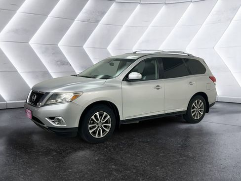 Used 2014 Nissan Pathfinder SL w/ Trailer Tow Package image 3