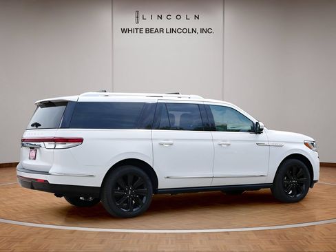 Used 2024 Lincoln Navigator L Reserve AWD/4WD image 5