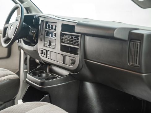 Used 2017 Chevrolet Express 3500 RWD image 16