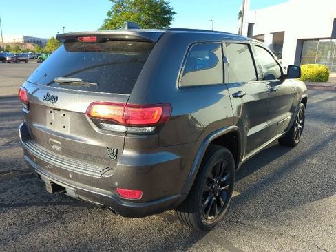 Used 2021 Jeep Grand Cherokee Laredo X AWD/4WD image 3