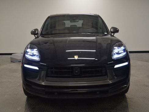Certified 2025 Porsche Macan AWD/4WD image 10