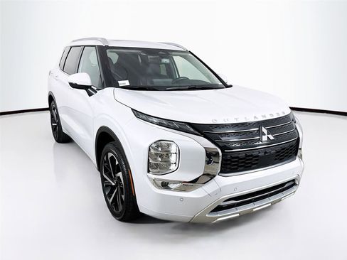 Used 2024 Mitsubishi Outlander SEL image 1