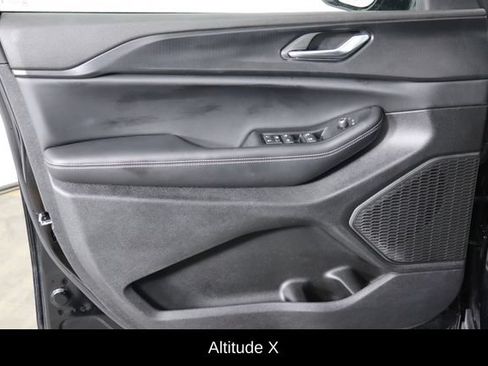 Used 2025 Jeep Grand Cherokee Altitude AWD/4WD image 19