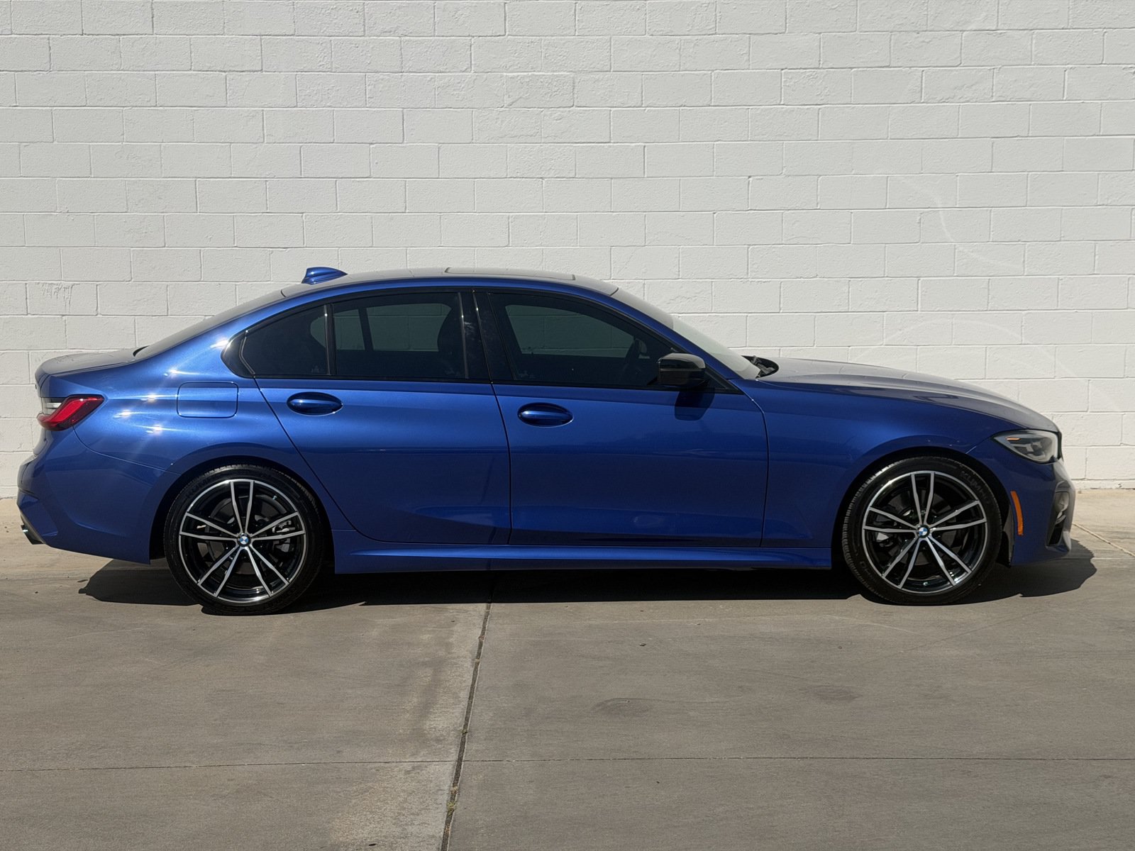 Used 2021 BMW 330i Sedan w/ M Sport Package RWD image 4