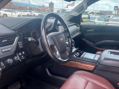 Used 2019 Chevrolet Suburban Premier w/ Premier Plus Edition AWD/4WD image 2