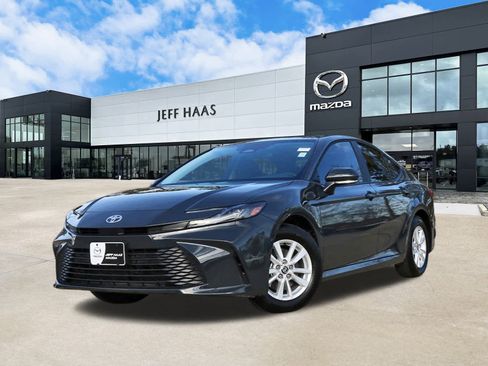 Used 2026 Toyota Camry LE image 1
