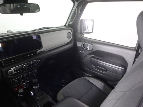 Used 2024 Jeep Wrangler Unlimited image 34