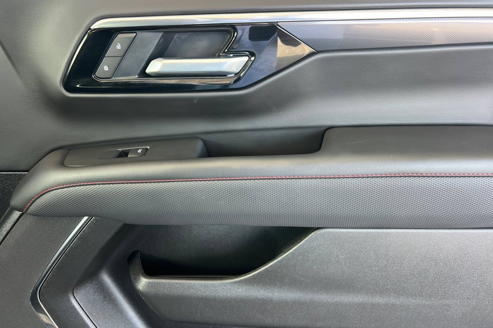 Used 2026 Chevrolet Suburban RST RWD image 27