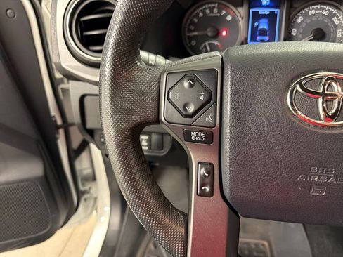 Used 2020 Toyota Tacoma TRD Sport AWD/4WD image 32