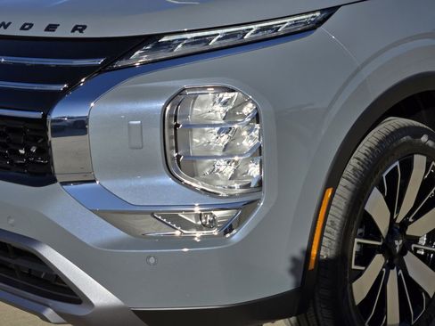 New 2026 Mitsubishi Outlander SE image 6