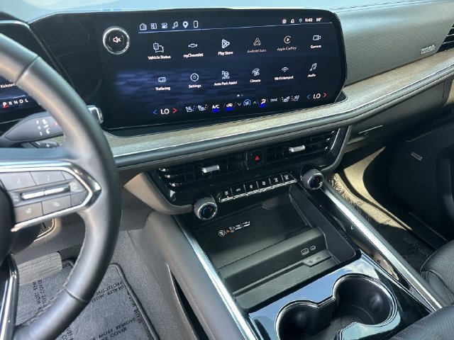 Used 2025 Chevrolet Tahoe High Country AWD/4WD image 17