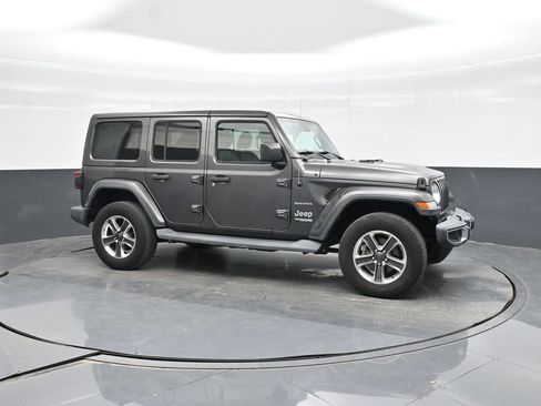 Used 2019 Jeep Wrangler Unlimited Sahara AWD/4WD image 4