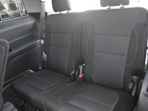 Used 2023 GMC Acadia SLE FWD image 18