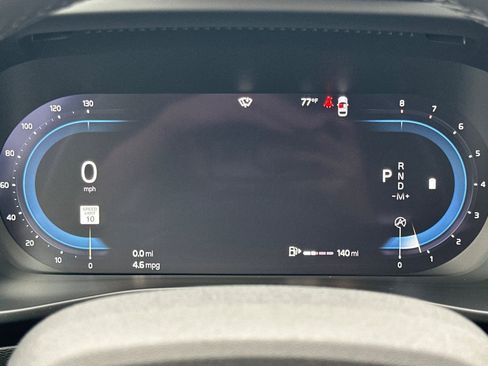 Used 2025 Volvo XC40 B5 Plus image 24