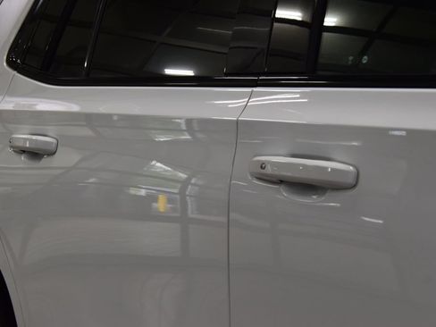 Used 2023 Chevrolet Tahoe RST w/ Luxury Package AWD/4WD image 17