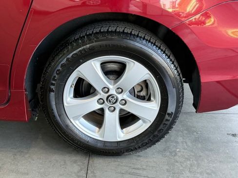 Used 2018 Toyota Sienna L image 12