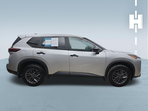 Used 2025 Nissan Rogue S AWD/4WD image 3