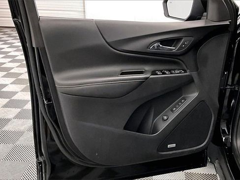 Used 2023 Chevrolet Equinox Premier image 18