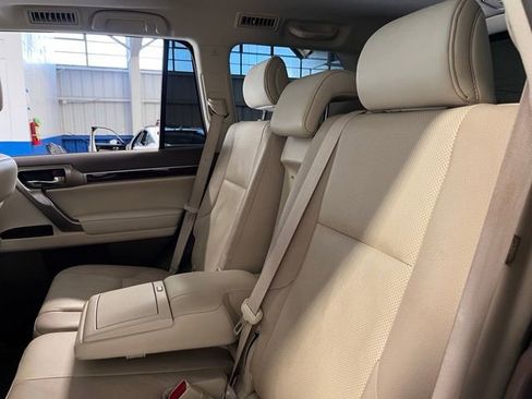 Used 2017 Lexus GX 460 Premium w/ Premium Package AWD/4WD image 18