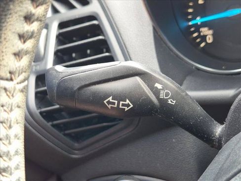 Used 2019 Ford Escape SE FWD image 6
